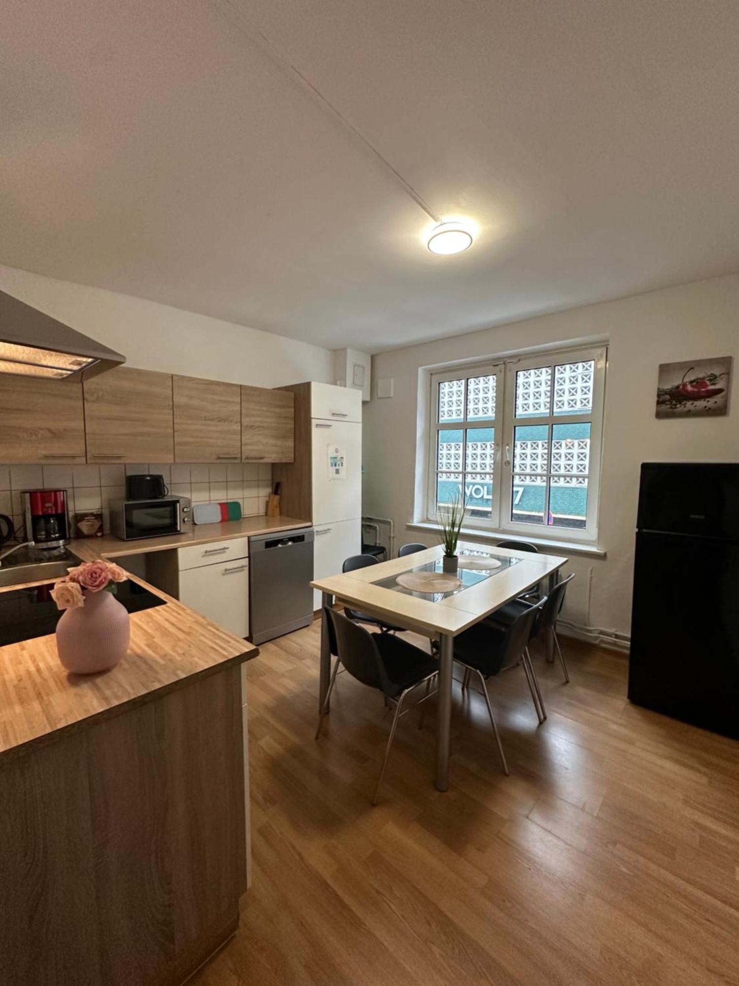 City Apartments Direkt Am Hauptbahnhof - Perfekt Fuer Pendler Und Monteure Neumuenster Exterior photo